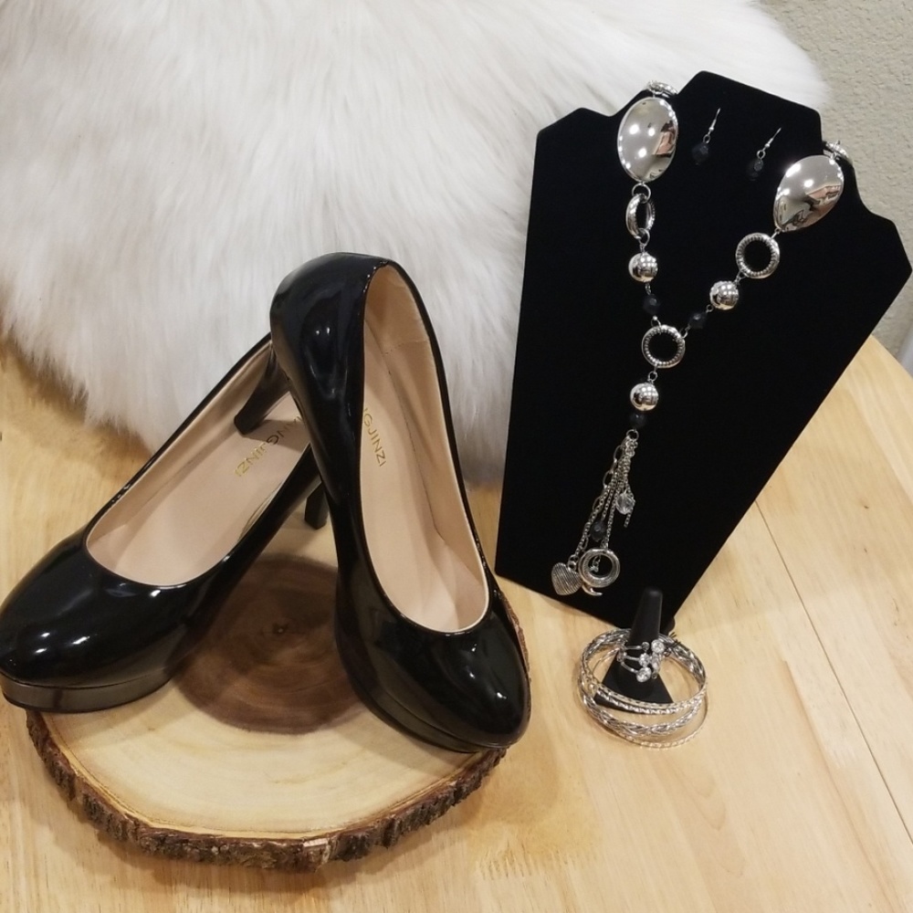 Black Red Bottom Pumps w/4 pce. Necklace Set